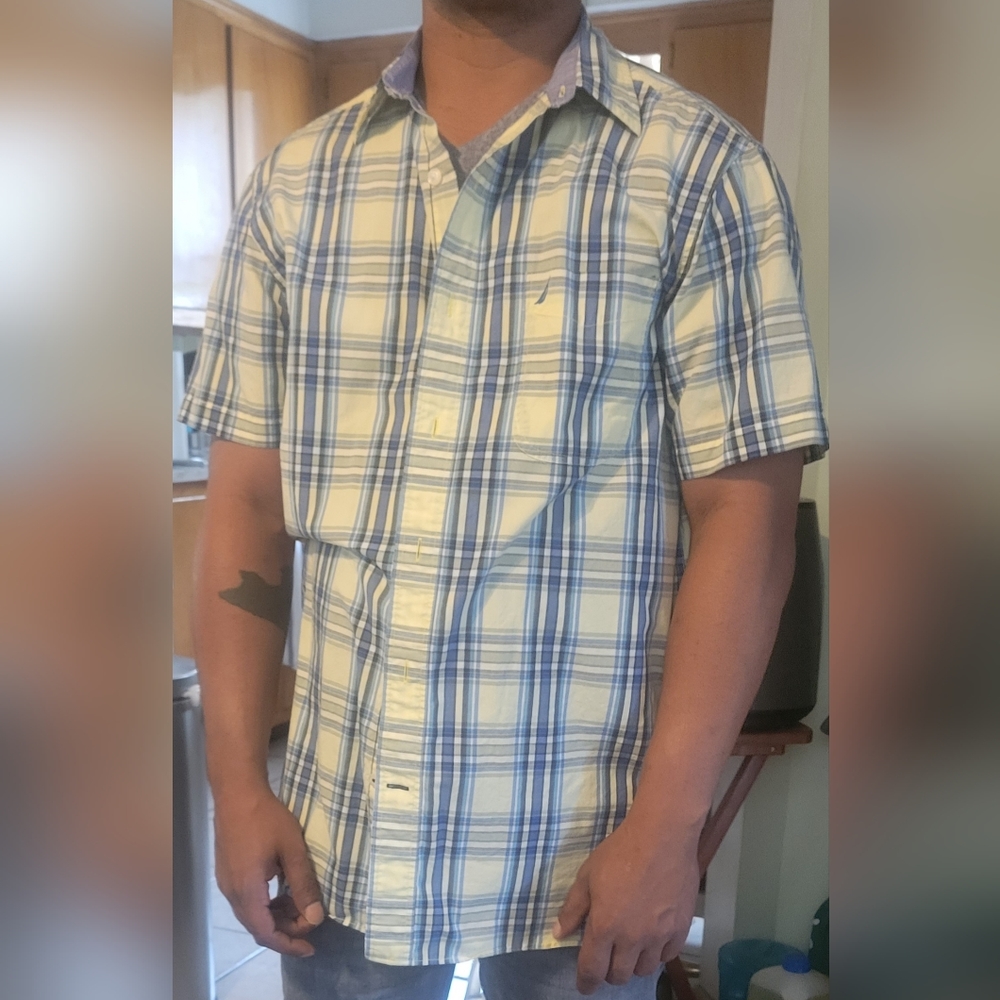 Mens medium size Nautica short sleeve shirt in yellow and blues plaid